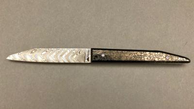 Couteau par Charles Canon manche en charbon poli "Le Terril" Damasteel