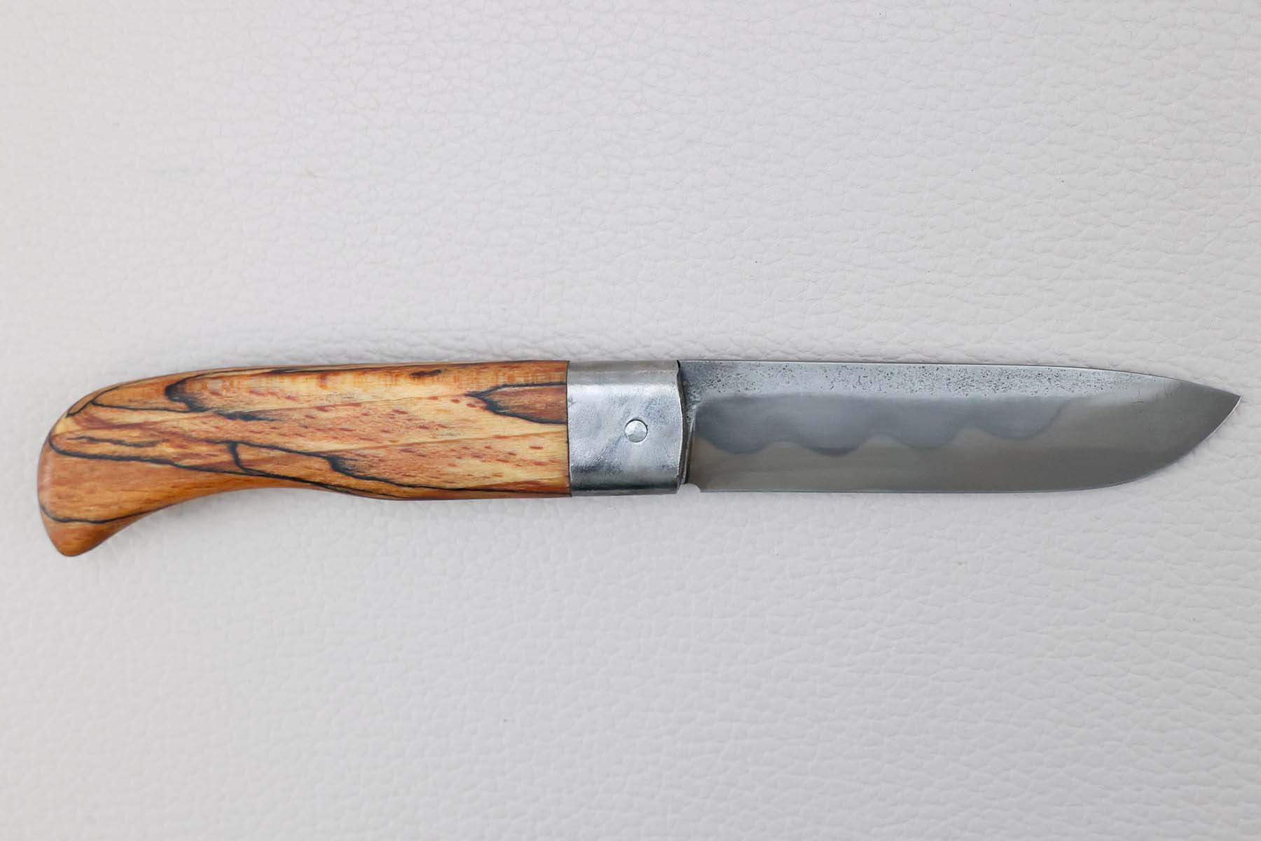 Couteau artisanal pliant Frédéric Maschio modèle Le Bugiste - White paper steel - hêtre échauffé