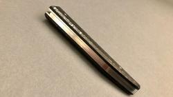 Couteau par Charles Canon manche en charbon poli "Le Terril" Damasteel
