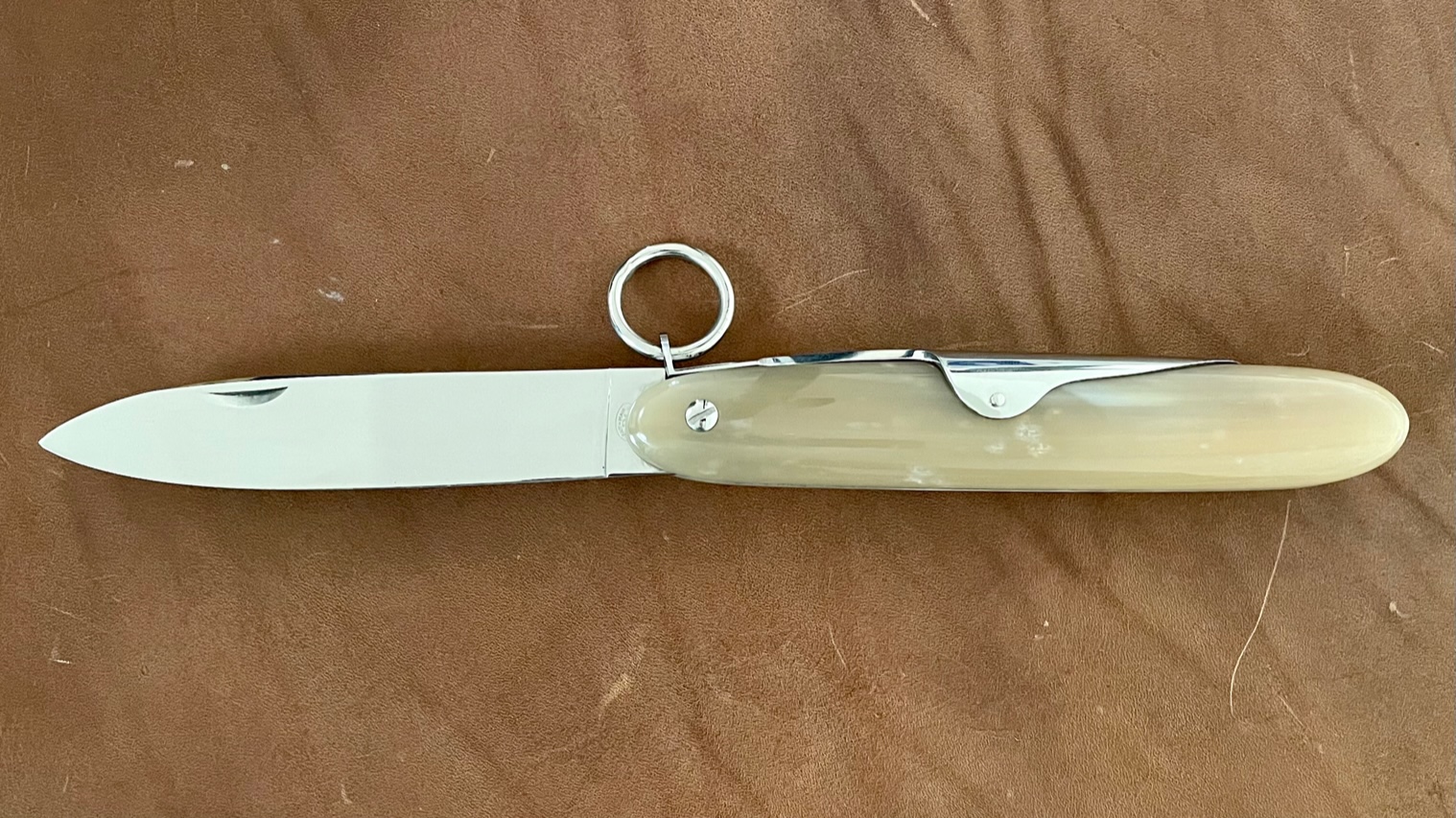 Couteau pliant Mongin modèle Navette en corne blonde 14 cm
