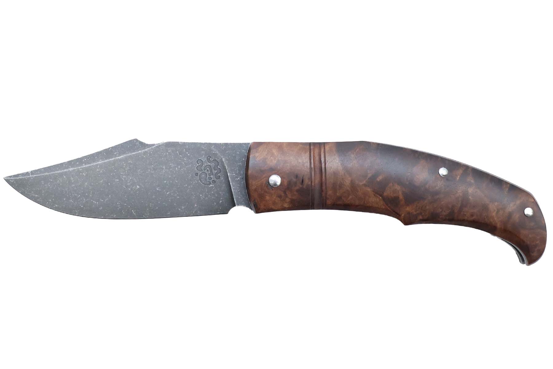 Couteau pliant artisanal "Forge Celtique" de Delbart fabrice - noyer stabilisé