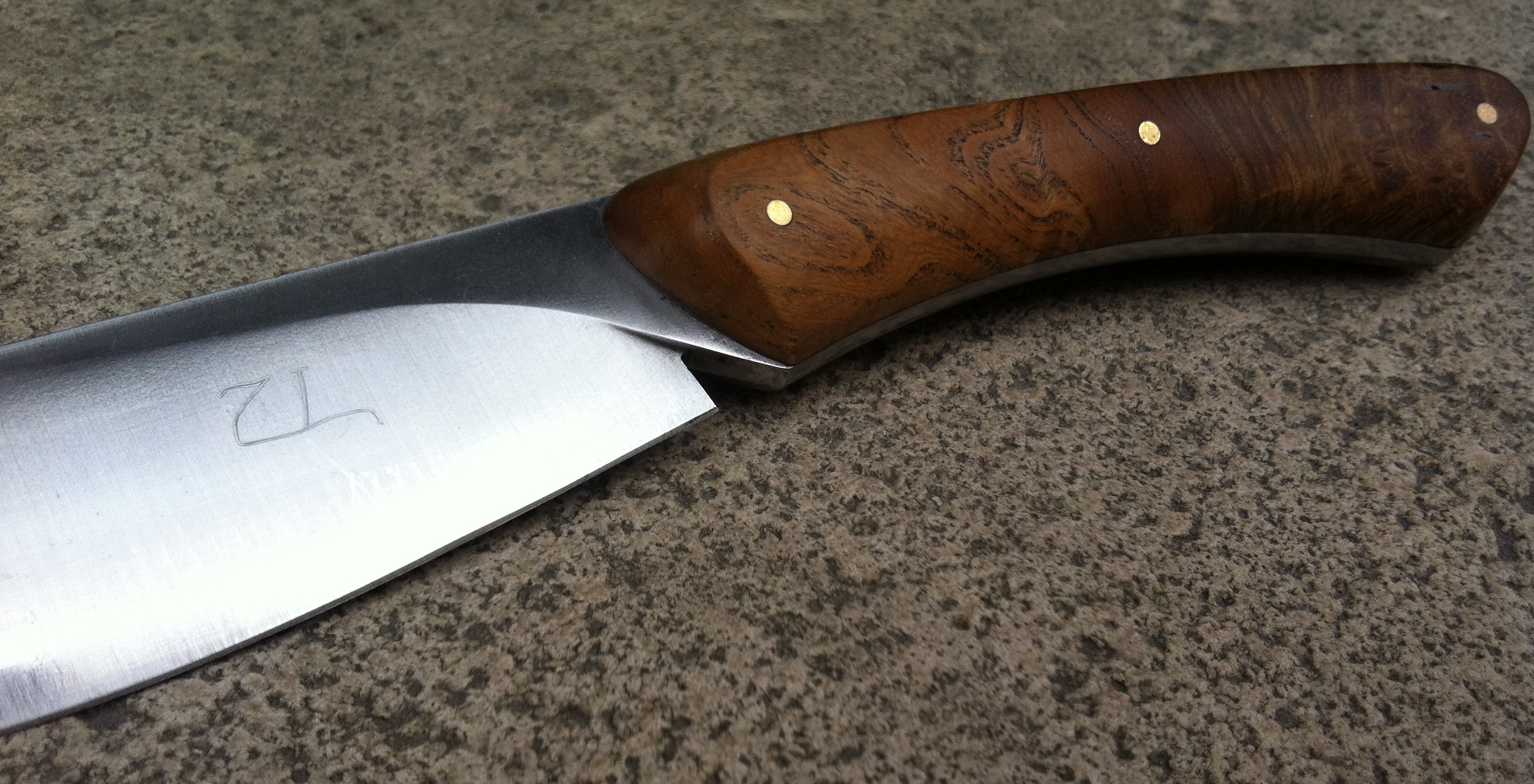 COUTEAU ARTISANAL FIXE DE ARTIOM AMBARYAN