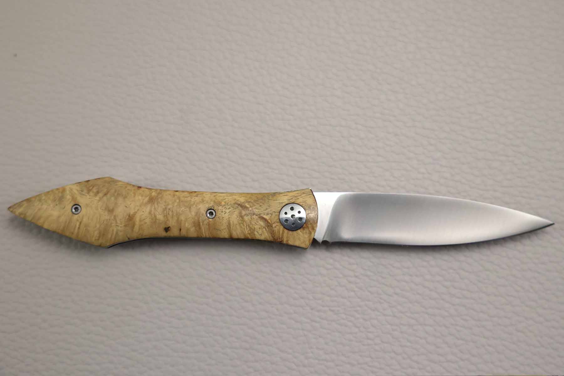 Couteau pliant artisanal "L'Oegopsyde" par Laraud Blade - loupe de robinier
