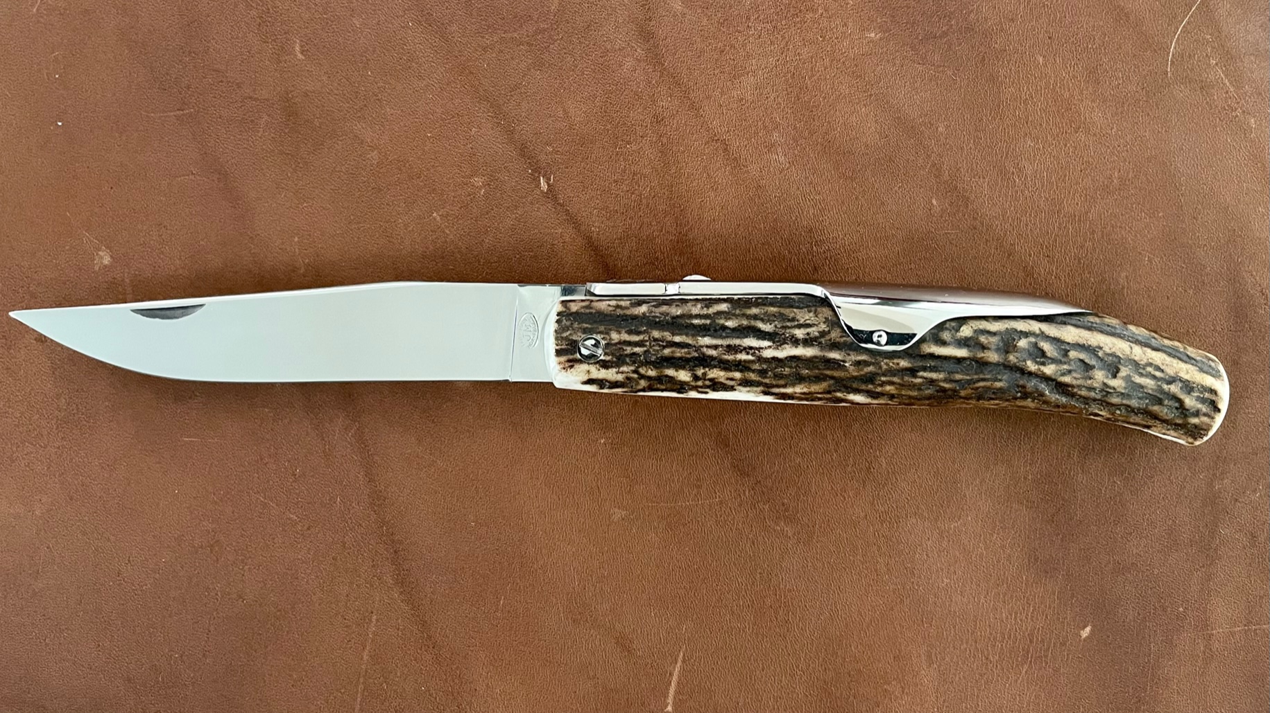 Couteau pliant Artisanal Mongin modèle "Piccolo" bois de cerf
