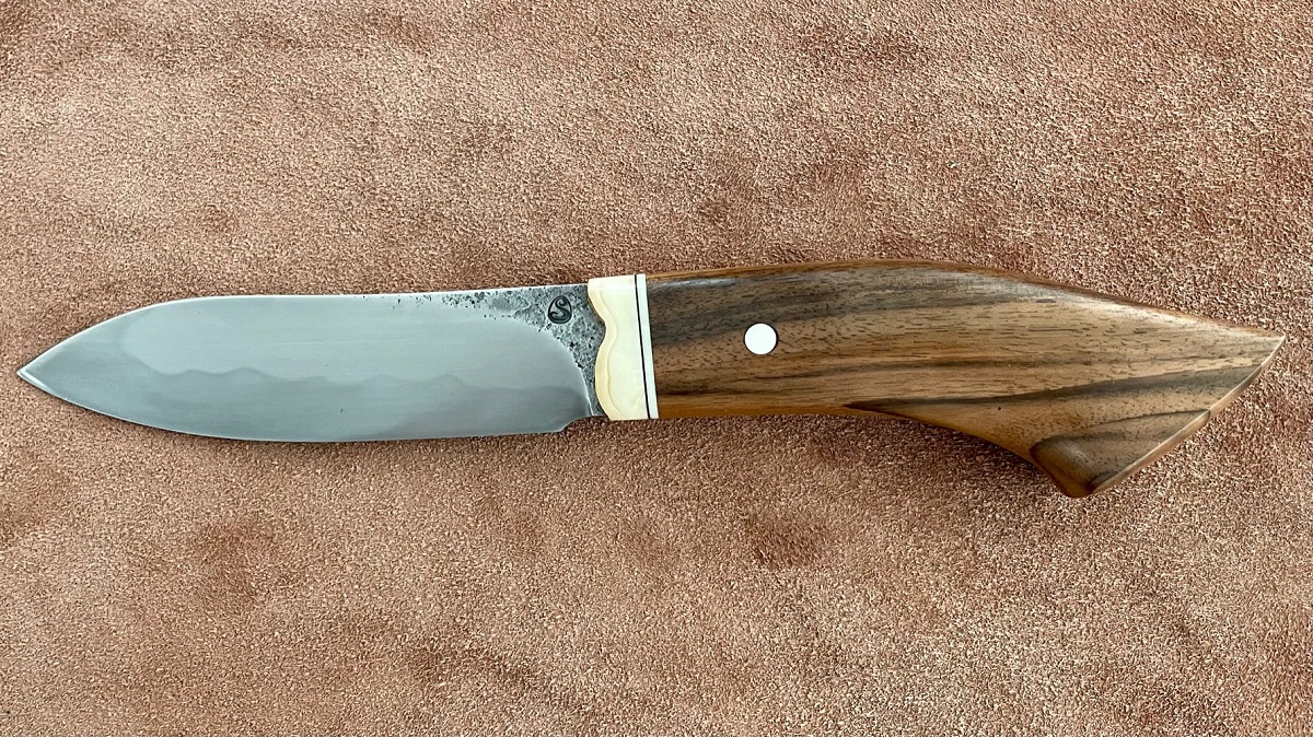 Couteau Artisanal fixe de Jean Paul Sire - noyer avec mitre en phacochère