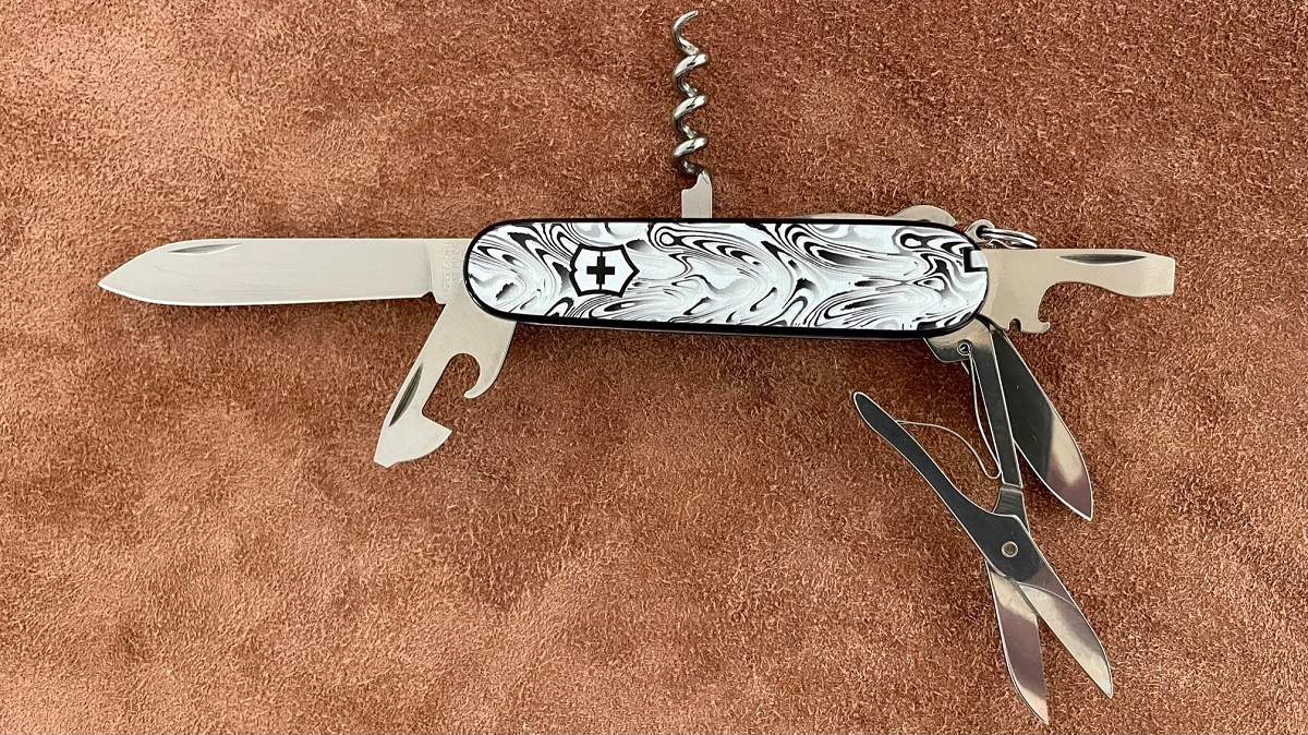 Couteau Victorinox Climber modèle texturé style damas