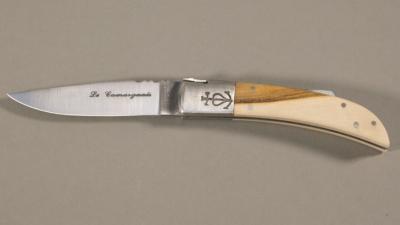 Couteau régional Le Camarguais n°12 trident soudé- 10,5 cm pistachier