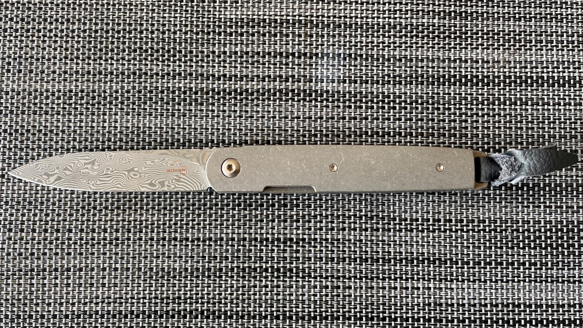 Couteau pliant Böker Plus LFR  Damascus - manche 9.5 cm titane gris