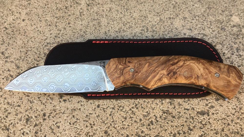 Couteau pliant artisanal Joel Grandjean - Frêne stabilisé/Damas