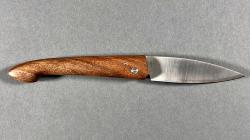Couteau Le Grat en noyer par la coutellerie Savignac