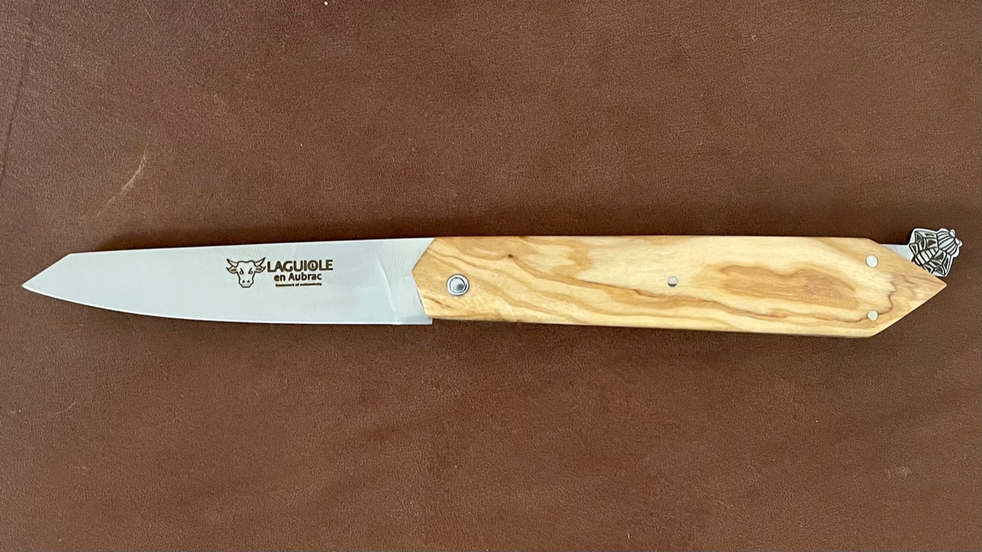 Couteau Laguiole en Aubrac le "Bee Back" olivier