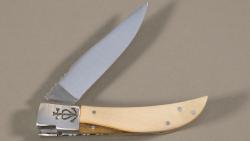 Couteau régional Le Camarguais n°12 trident soudé- 10,5 cm pistachier