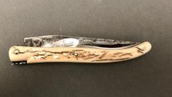 Couteau Laguiole en Aubrac 12 cm brut de forge croute d'ivoire de mammouth