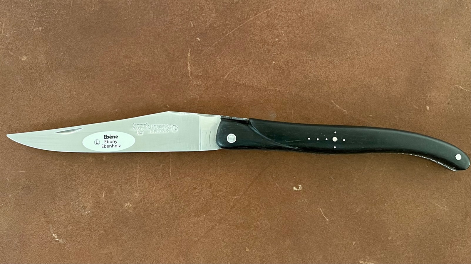 Couteau Laguiole en Aubrac 12cm modèle "Perle" ébène