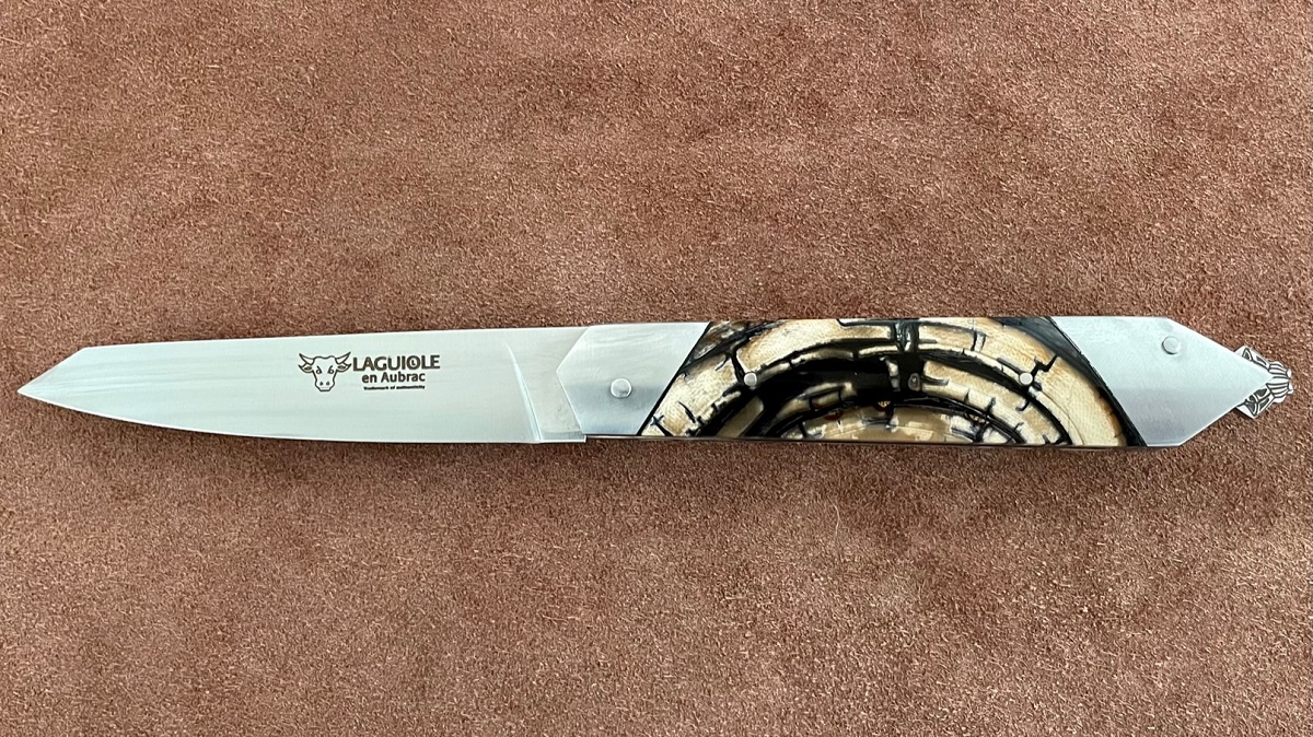 Couteau Laguiole en Aubrac le "Bee Back" mammouth