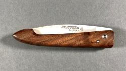 Couteau Le Grat en noyer par la coutellerie Savignac