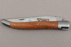 Couteau Laguiole en Aubrac 12 cm - double mitres manche en Prunier - Ressort forgé